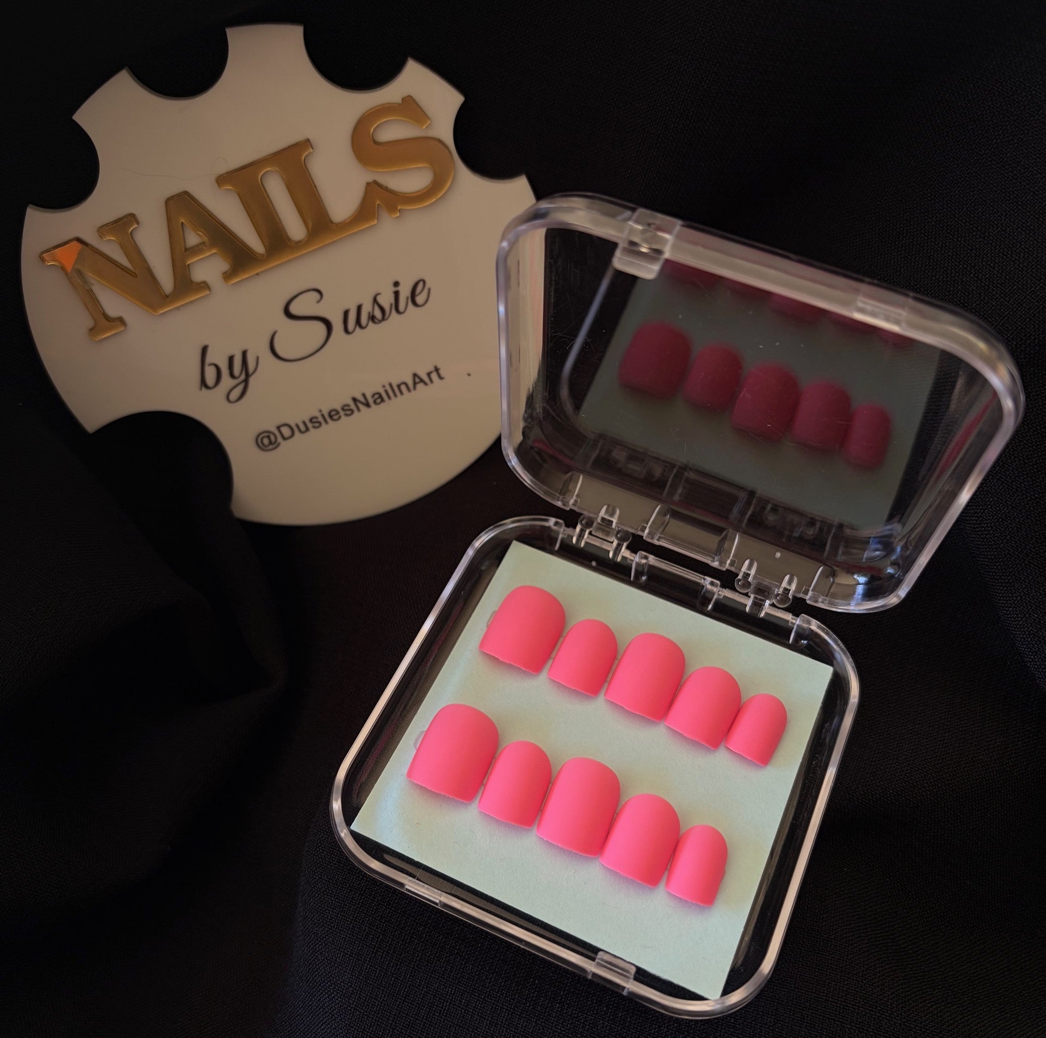 Coral Glow Press-on Nail Set (Large)