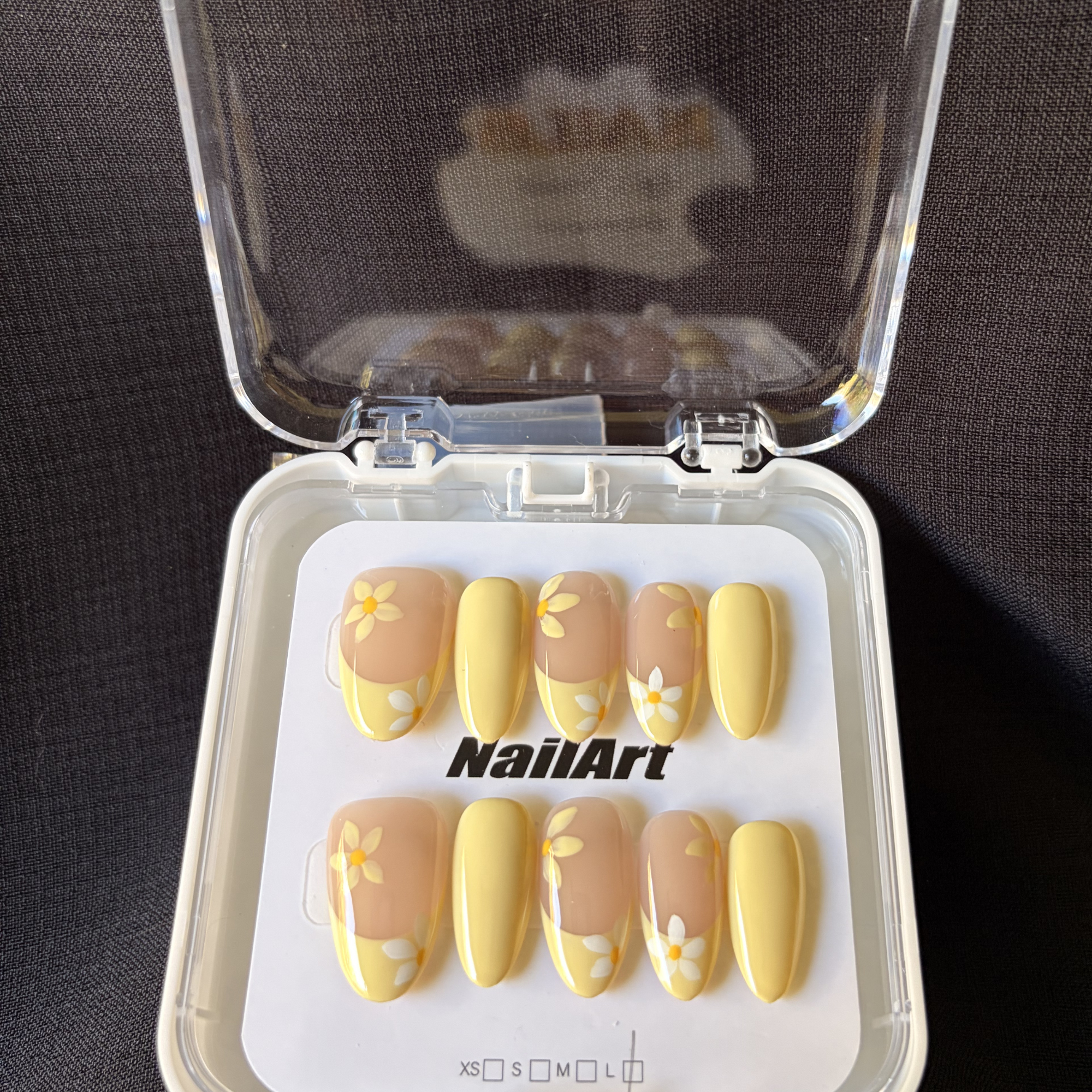 Coastal Daisy Press On-Nail Set