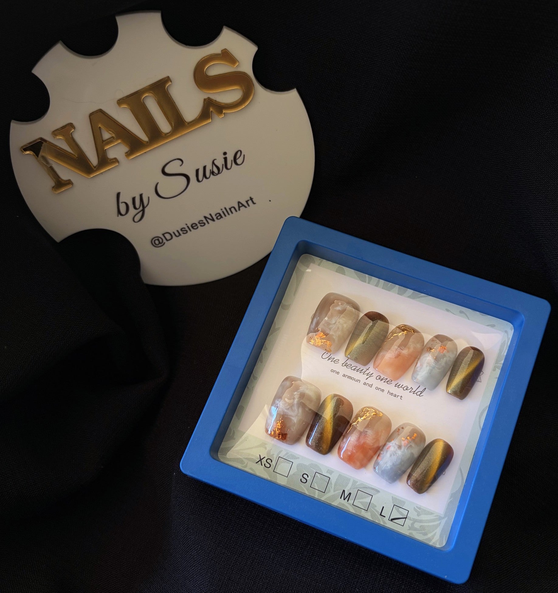 Coastal Marble Press On-Nail Set