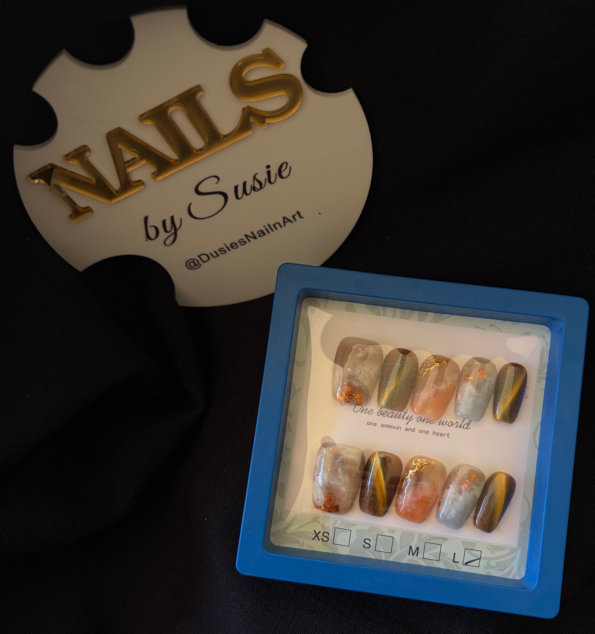 Coastal Marble Press On-Nail Set