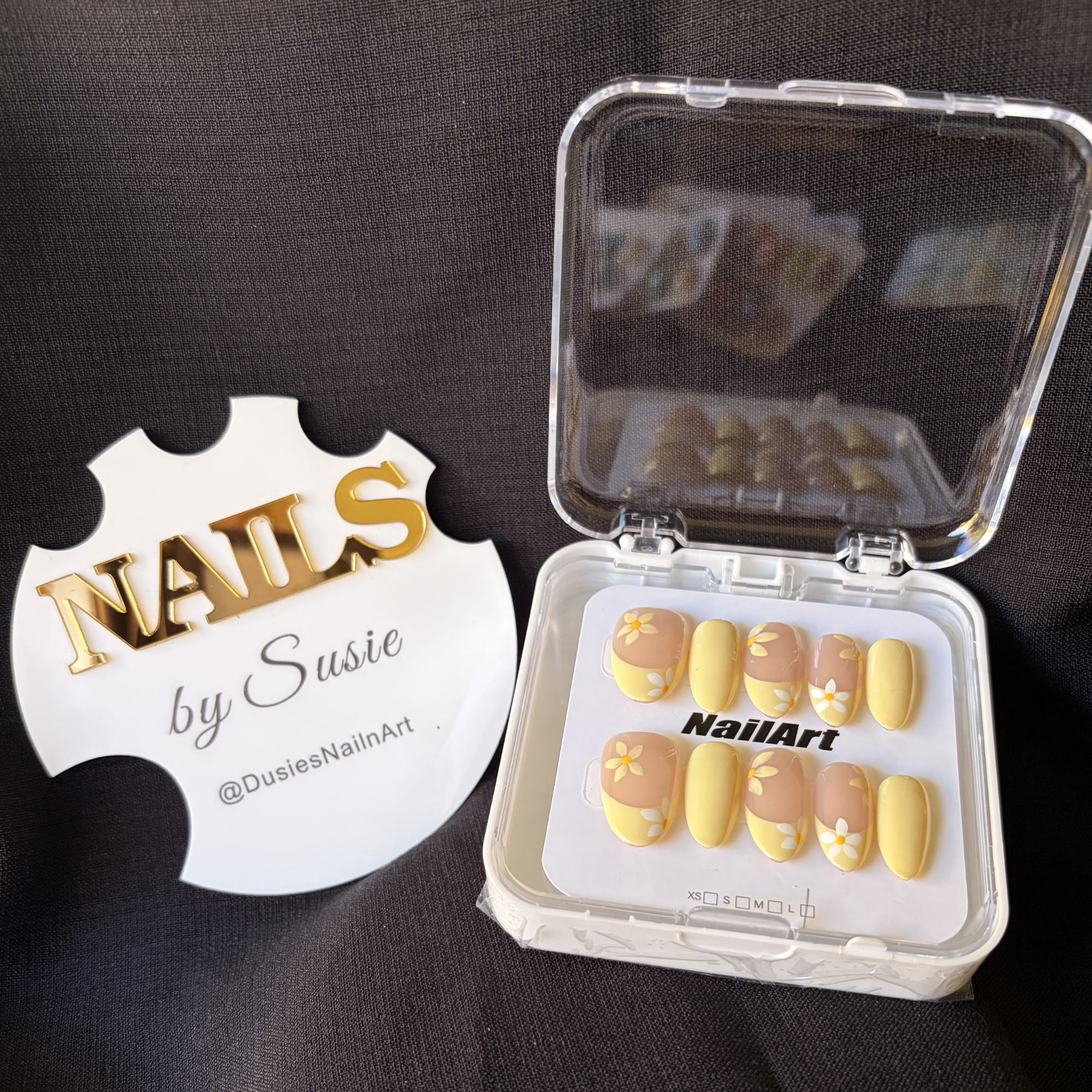 Coastal Daisy Press On-Nail Set